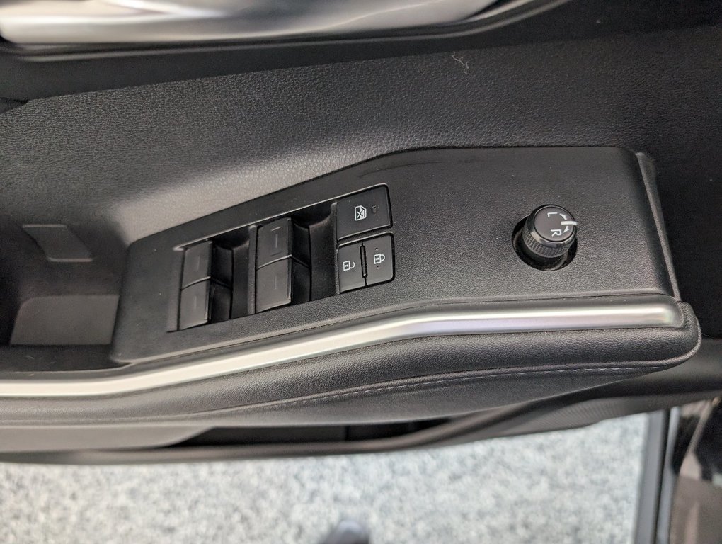 2021 Toyota Highlander XLE AWD, in Magog, Quebec - 17 - w1024h768px