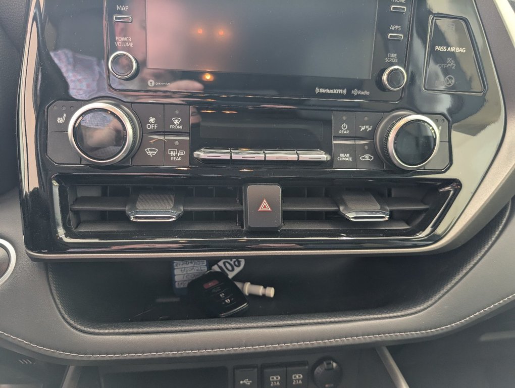 2021 Toyota Highlander XLE AWD, in Magog, Quebec - 21 - w1024h768px