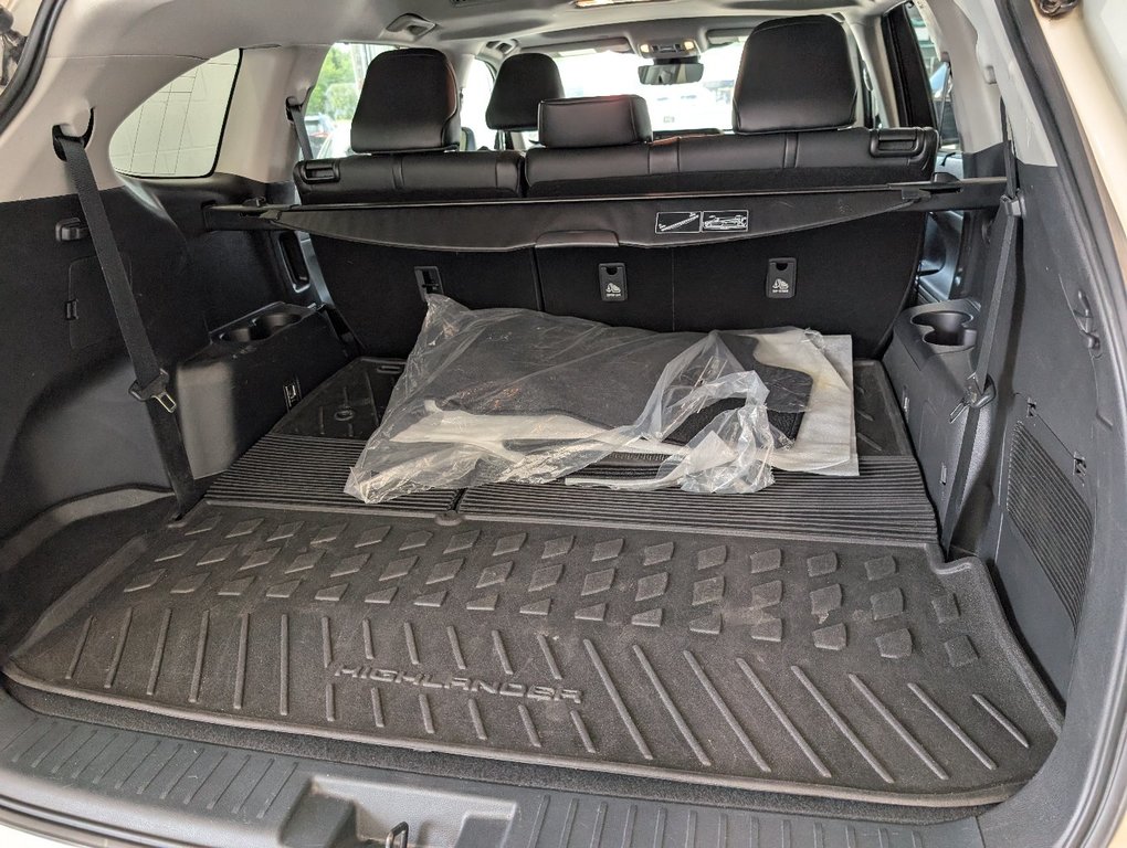 Toyota Highlander XLE AWD, 2021 à Magog, Québec - 7 - w1024h768px