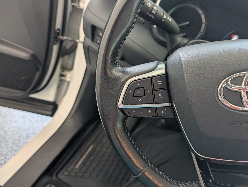 Toyota Highlander XLE AWD, 2021 à Magog, Québec - 21 - w1024h768px