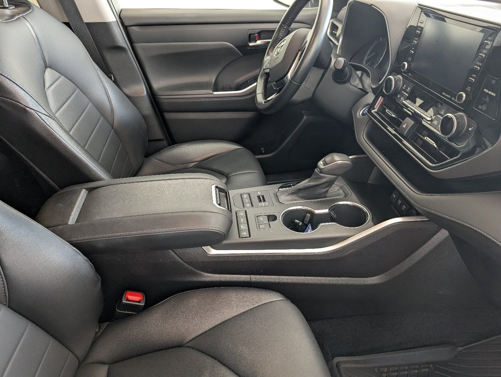Toyota Highlander XLE AWD, 2021 à Magog, Québec - 9 - w1024h768px