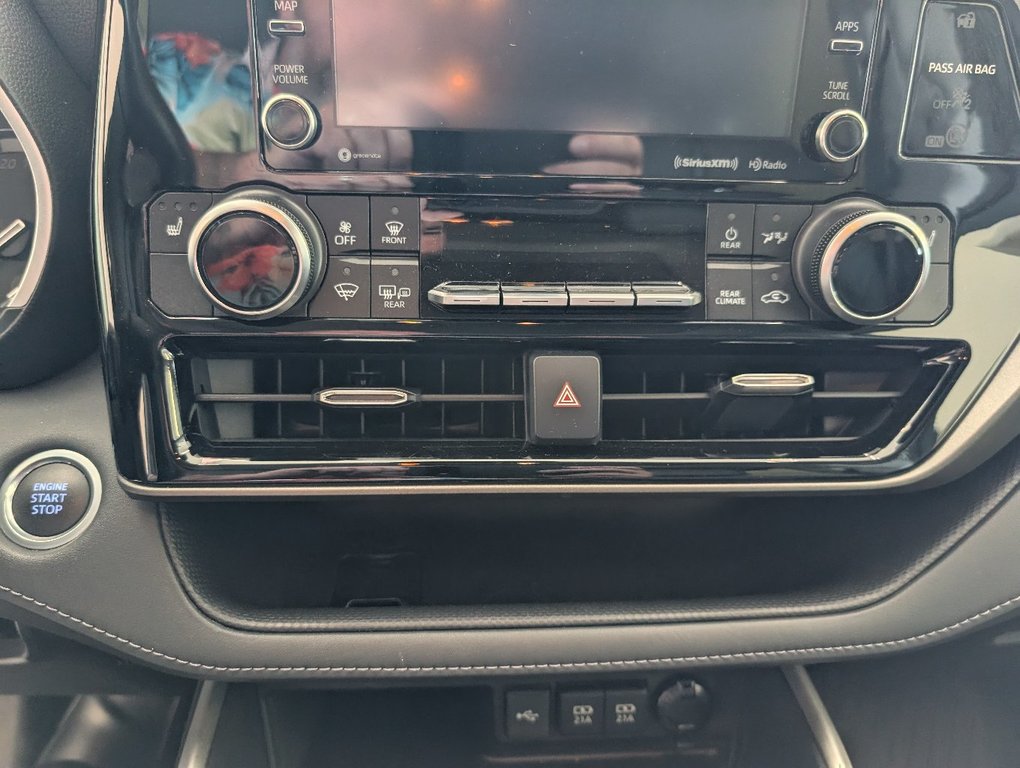 Toyota Highlander XLE AWD, 2021 à Magog, Québec - 19 - w1024h768px