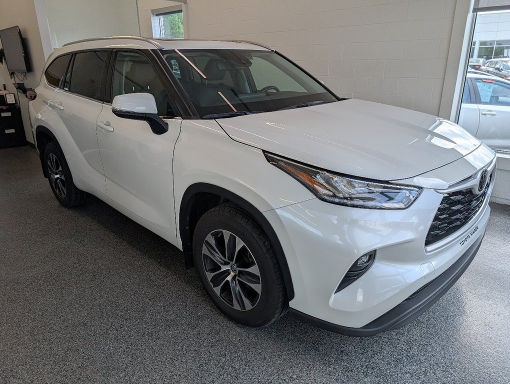 Toyota Highlander XLE AWD, 2021 à Magog, Québec - 1 - w1024h768px