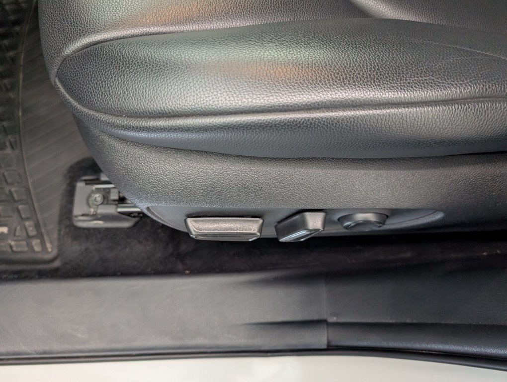 Toyota Highlander XLE AWD, 2021 à Magog, Québec - 15 - w1024h768px