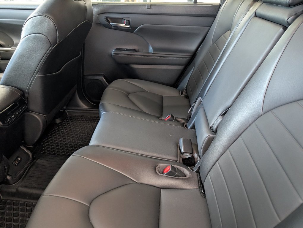 Toyota Highlander XLE AWD, 2021 à Magog, Québec - 12 - w1024h768px