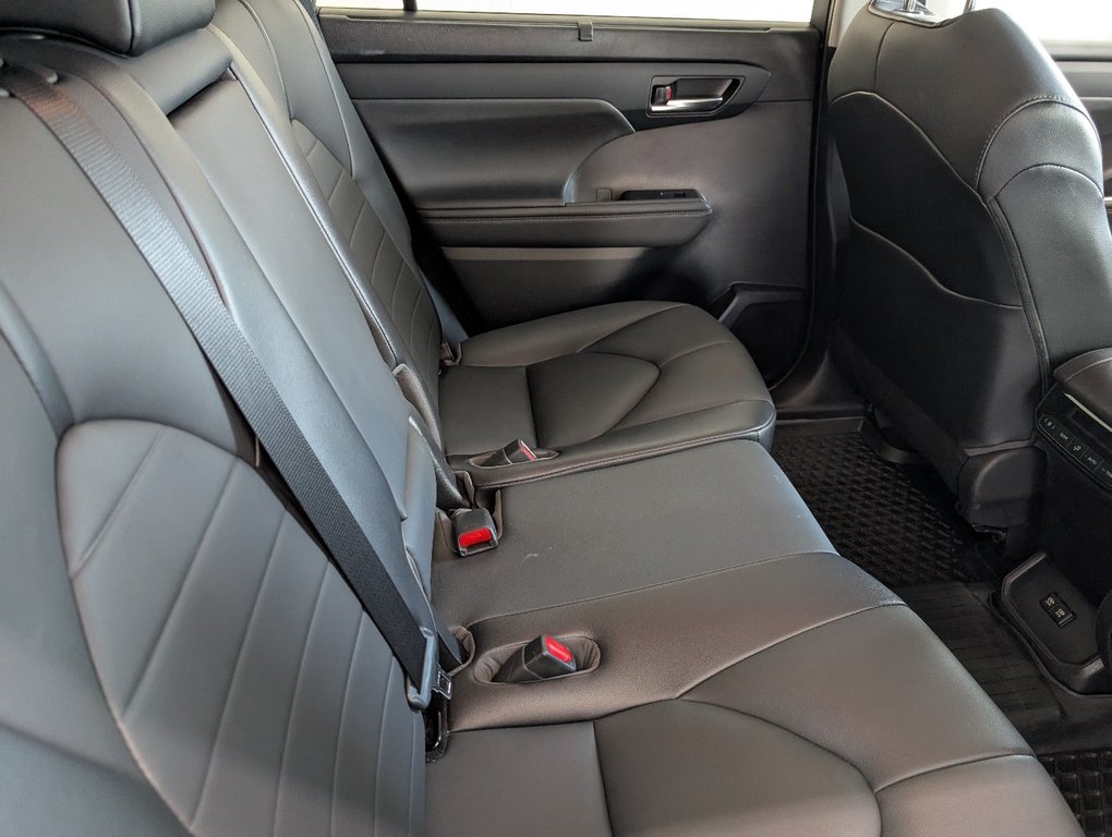 Toyota Highlander XLE AWD, 2021 à Magog, Québec - 8 - w1024h768px