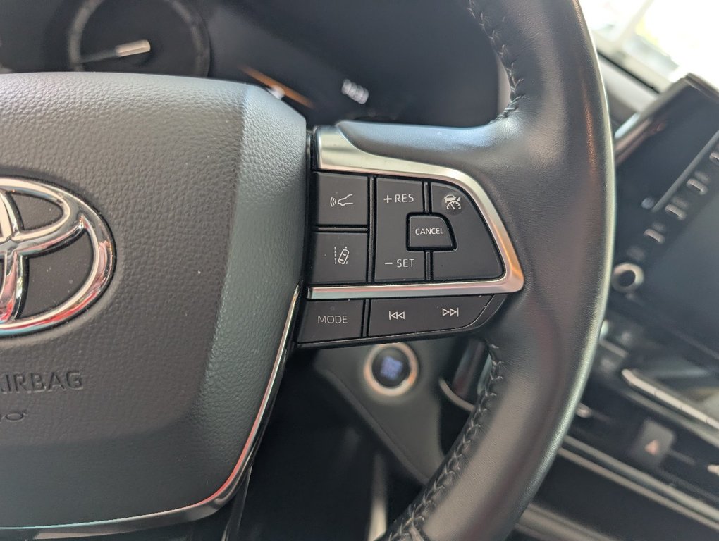 Toyota Highlander XLE AWD, 2021 à Magog, Québec - 22 - w1024h768px