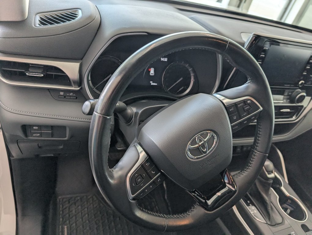 Toyota Highlander XLE AWD, 2021 à Magog, Québec - 14 - w1024h768px