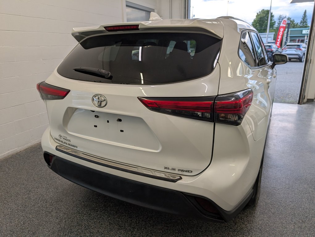 2022 Toyota Highlander XLE AWD in Magog, Quebec - 4 - w1024h768px