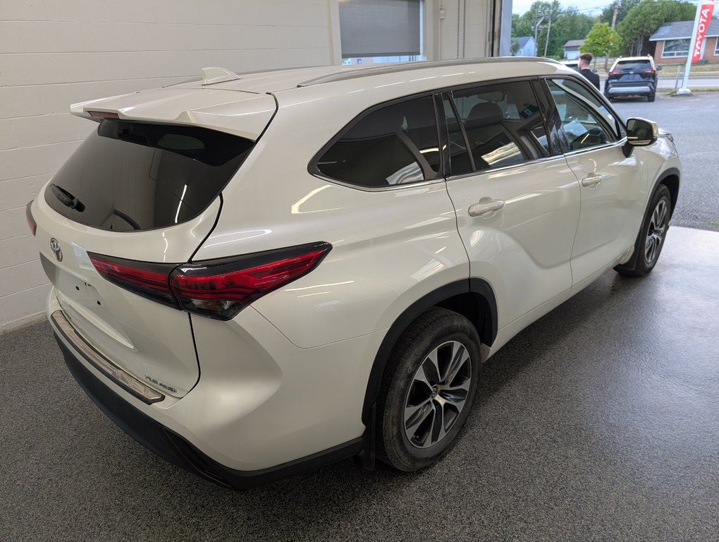 2022 Toyota Highlander XLE AWD in Magog, Quebec - 3 - w1024h768px