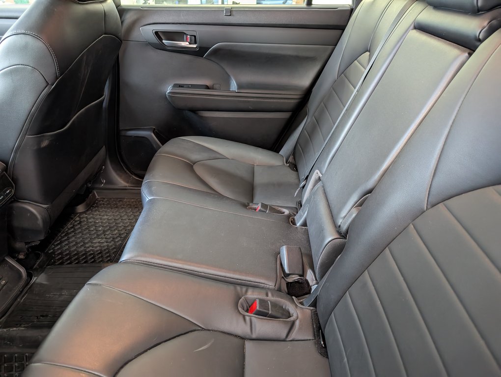 2022 Toyota Highlander XLE AWD in Magog, Quebec - 13 - w1024h768px