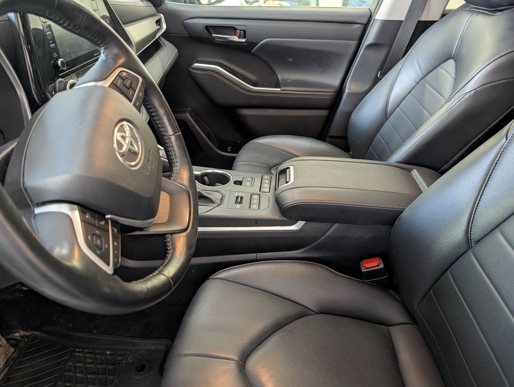 2022 Toyota Highlander XLE AWD in Magog, Quebec - 14 - w1024h768px