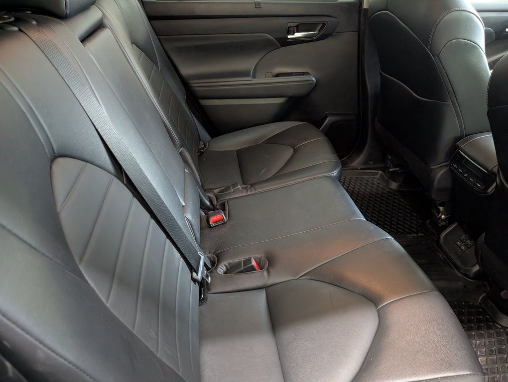 2022 Toyota Highlander XLE AWD in Magog, Quebec - 9 - w1024h768px