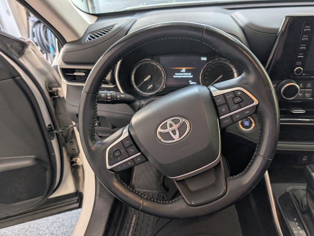 2022 Toyota Highlander XLE AWD in Magog, Quebec - 18 - w1024h768px