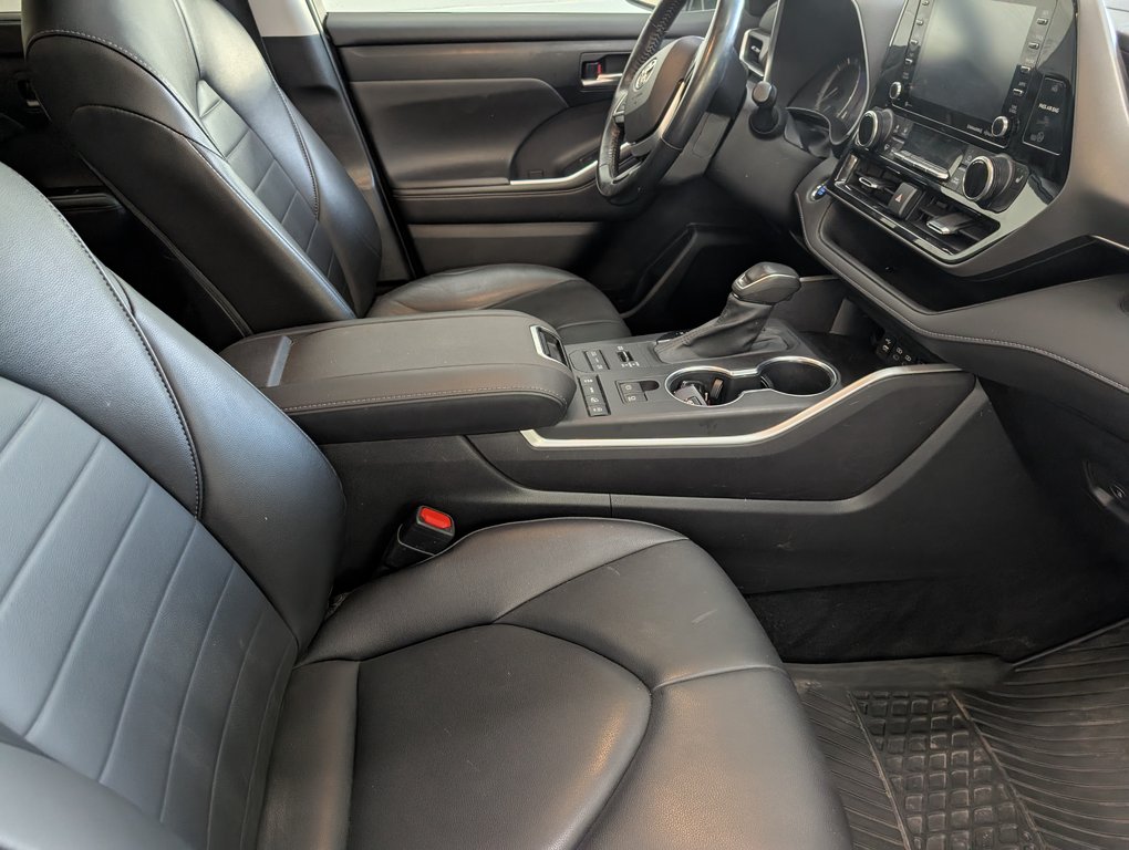 2022 Toyota Highlander XLE AWD in Magog, Quebec - 10 - w1024h768px