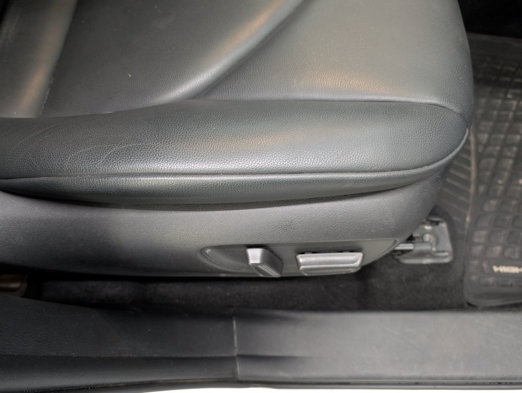 2022 Toyota Highlander XLE AWD in Magog, Quebec - 12 - w1024h768px