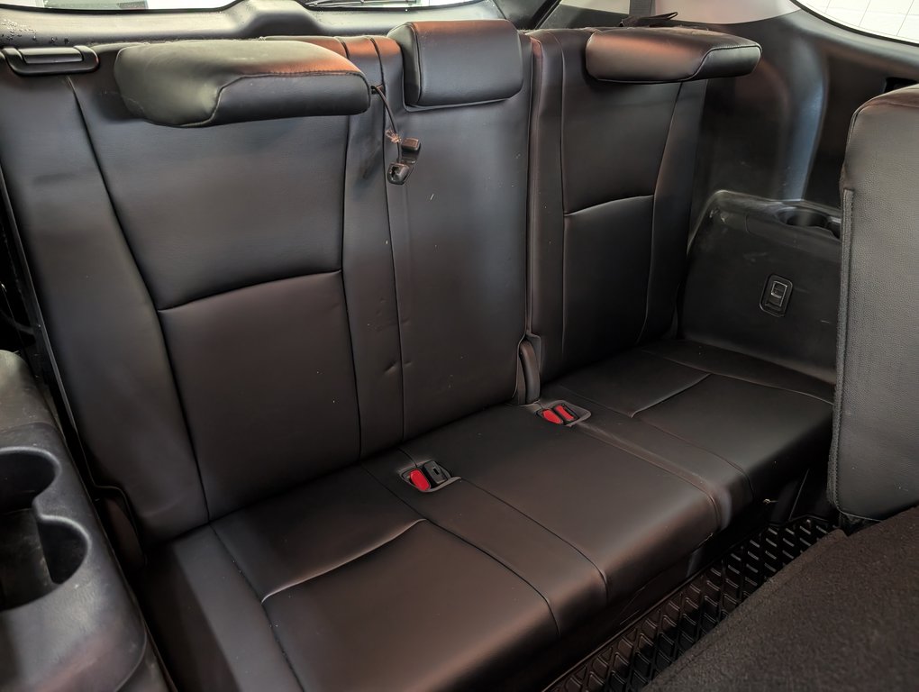 2022 Toyota Highlander XLE AWD in Magog, Quebec - 8 - w1024h768px