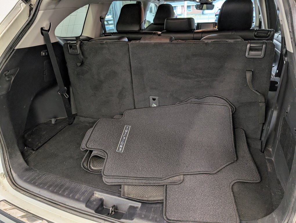 2022 Toyota Highlander XLE AWD in Magog, Quebec - 7 - w1024h768px