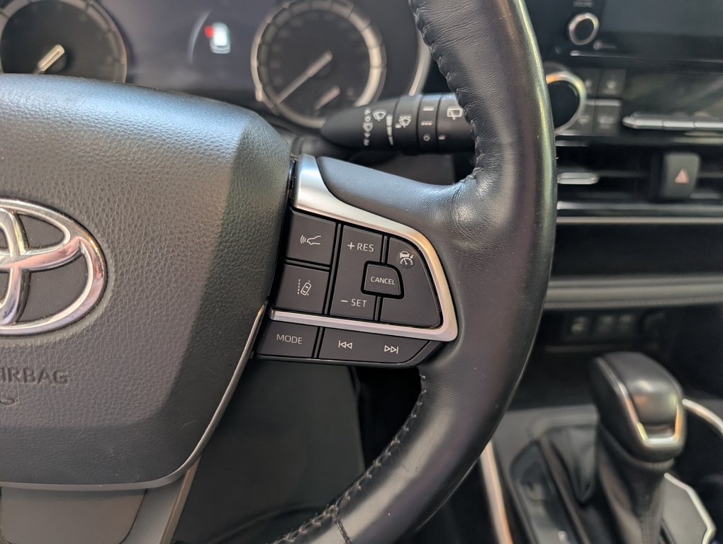 2022 Toyota Highlander XLE AWD in Magog, Quebec - 23 - w1024h768px