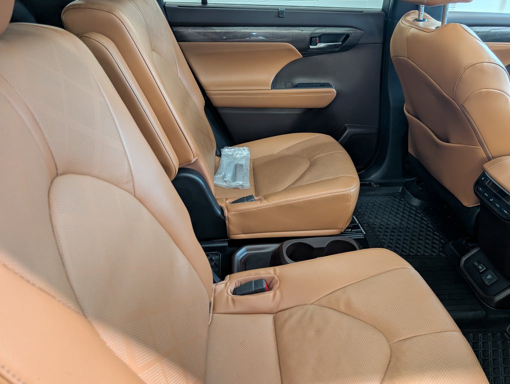 Toyota Highlander Limited AWD, GARANTIE JUSQU EN 2029, 2022 à Magog, Québec - 8 - w1024h768px