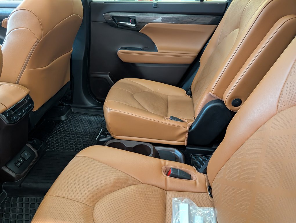 Toyota Highlander Limited AWD, GARANTIE JUSQU EN 2029, 2022 à Magog, Québec - 12 - w1024h768px