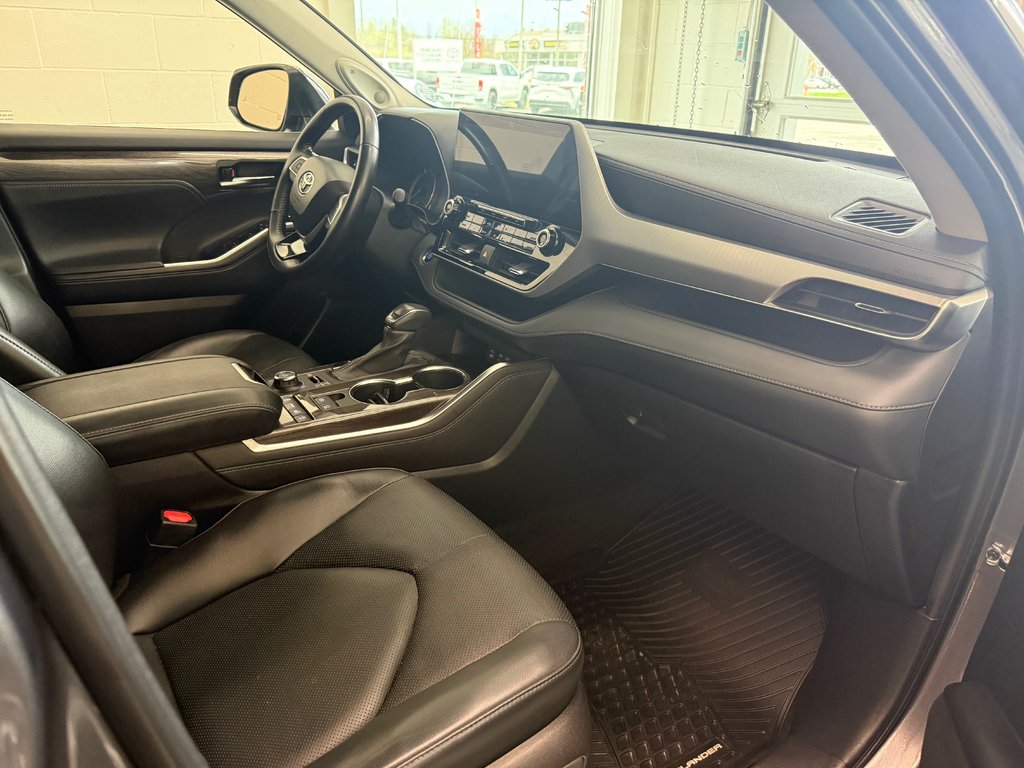 2022 Toyota Highlander Limited PLATINUM, in Magog, Quebec - 12 - w1024h768px