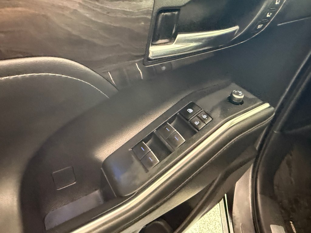 2022 Toyota Highlander Limited PLATINUM, in Magog, Quebec - 16 - w1024h768px