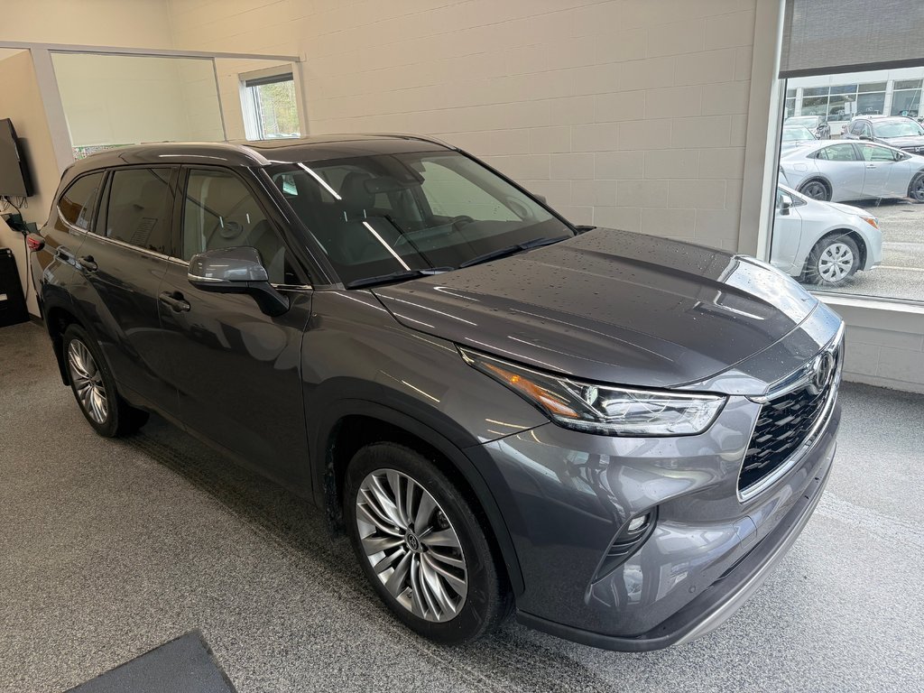 2022 Toyota Highlander Limited PLATINUM, in Magog, Quebec - 1 - w1024h768px