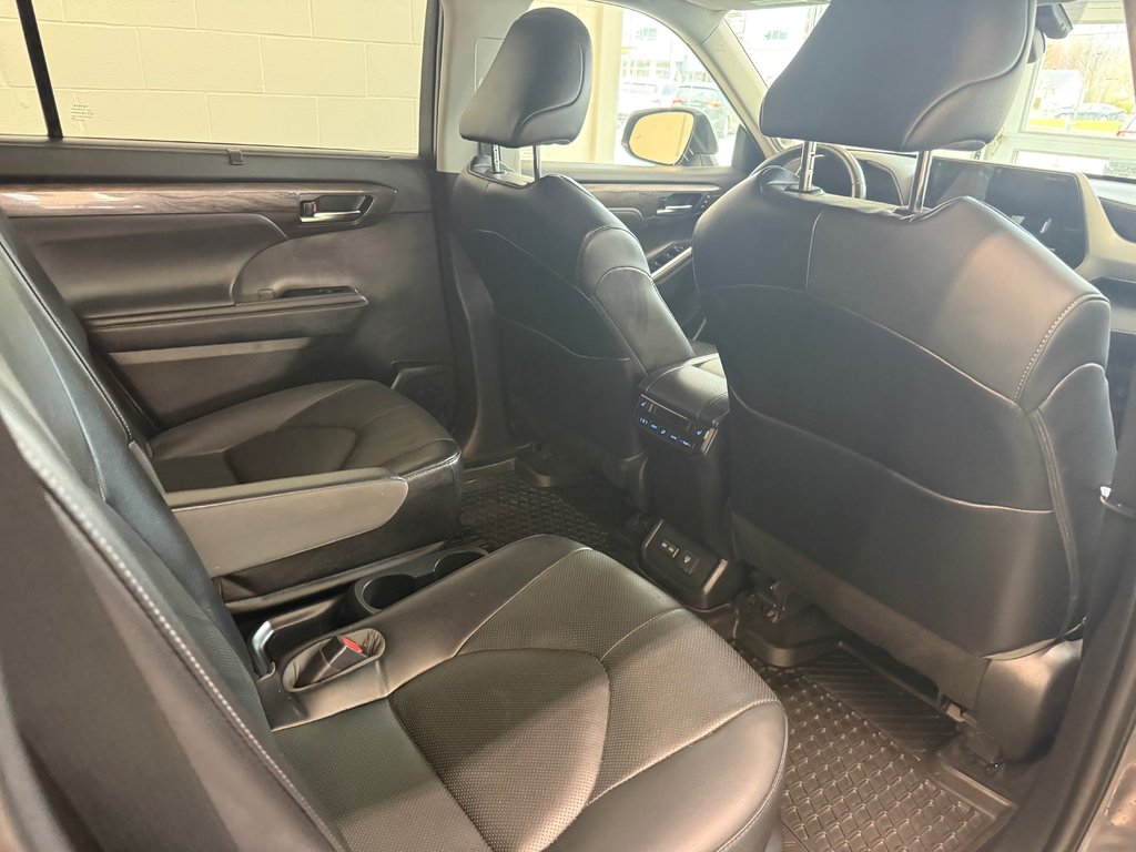 2022 Toyota Highlander Limited PLATINUM, in Magog, Quebec - 11 - w1024h768px