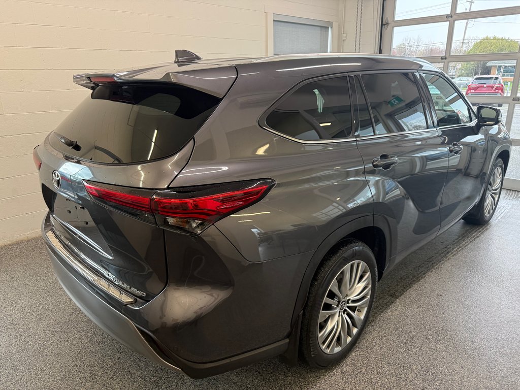 2022 Toyota Highlander Limited PLATINUM, in Magog, Quebec - 3 - w1024h768px