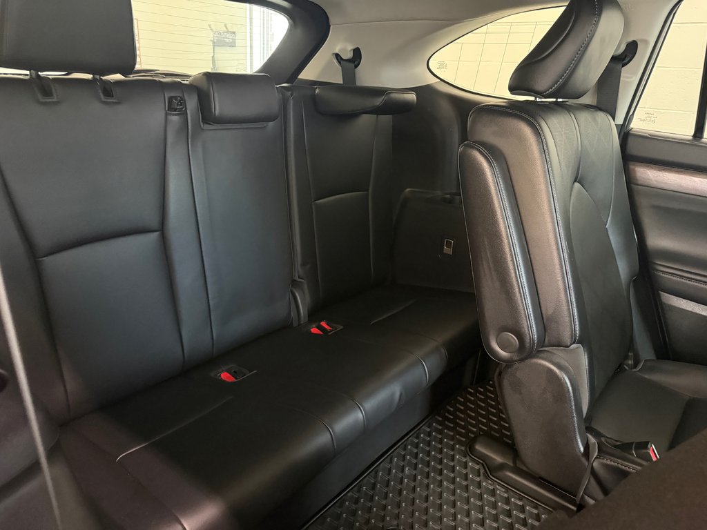 2022 Toyota Highlander Limited PLATINUM, in Magog, Quebec - 10 - w1024h768px