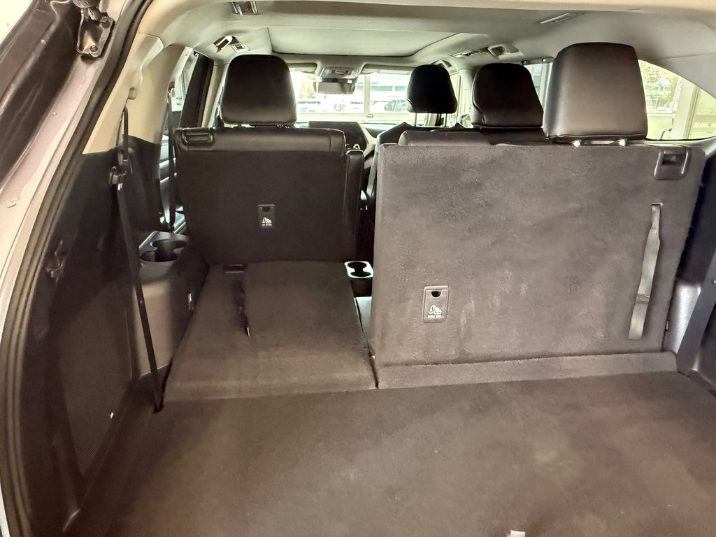 2022 Toyota Highlander Limited PLATINUM, in Magog, Quebec - 9 - w1024h768px