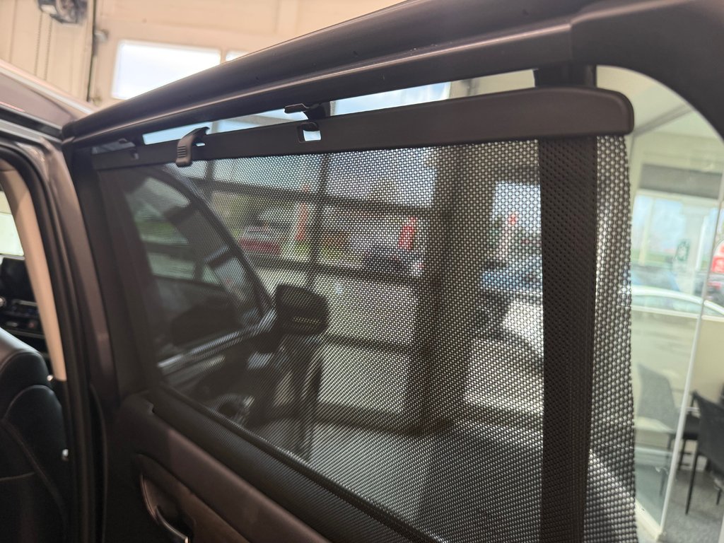 2022 Toyota Highlander Limited PLATINUM, in Magog, Quebec - 13 - w1024h768px