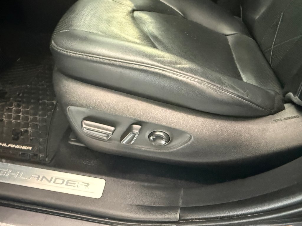2022 Toyota Highlander Limited PLATINUM, in Magog, Quebec - 17 - w1024h768px