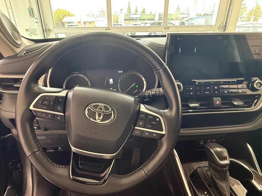 2022 Toyota Highlander Limited PLATINUM, in Magog, Quebec - 18 - w1024h768px