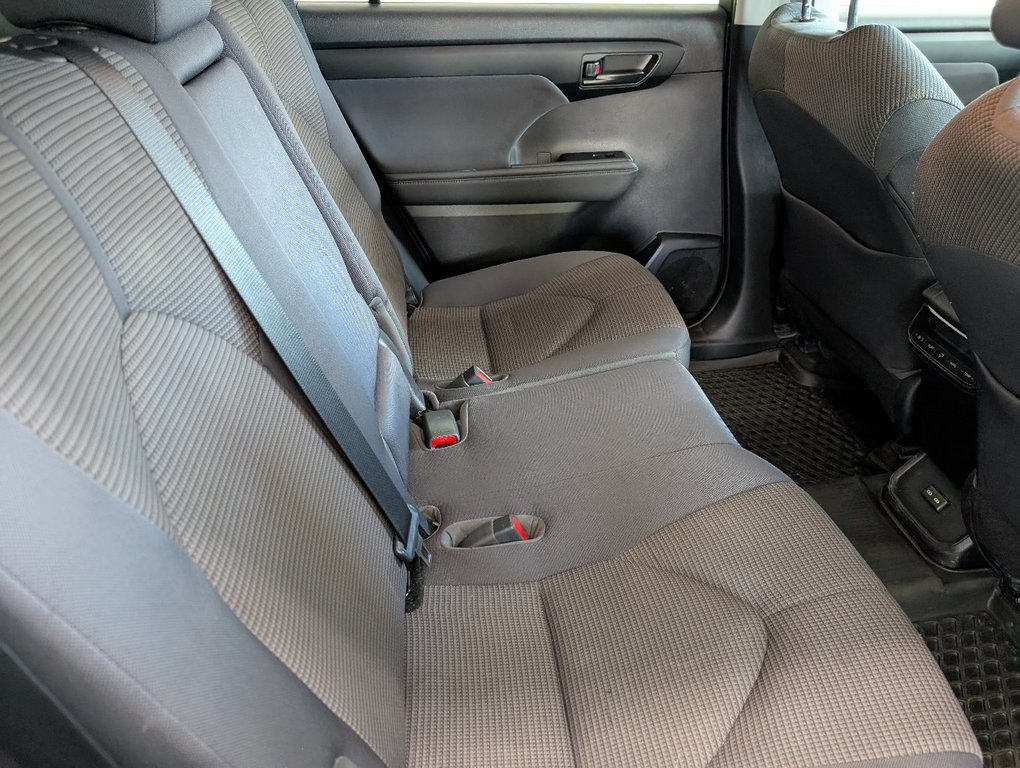 Toyota Highlander LE AWD, GARANTIE JUSQU EN 2028, 2023 à Magog, Québec - 8 - w1024h768px