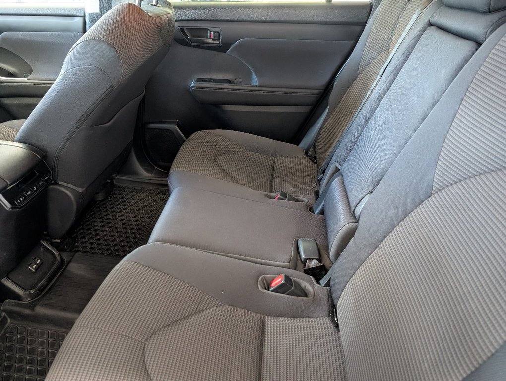 Toyota Highlander LE AWD, GARANTIE JUSQU EN 2028, 2023 à Magog, Québec - 11 - w1024h768px