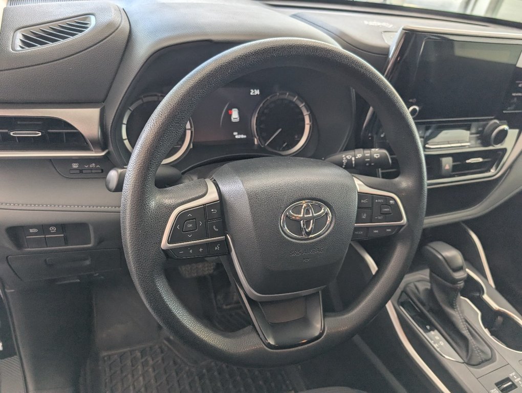 Toyota Highlander LE AWD, GARANTIE JUSQU EN 2028, 2023 à Magog, Québec - 13 - w1024h768px