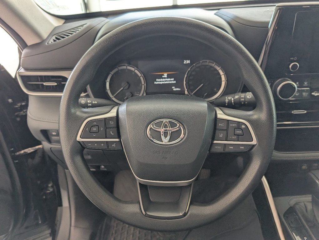 Toyota Highlander LE AWD, GARANTIE JUSQU EN 2028, 2023 à Magog, Québec - 16 - w1024h768px