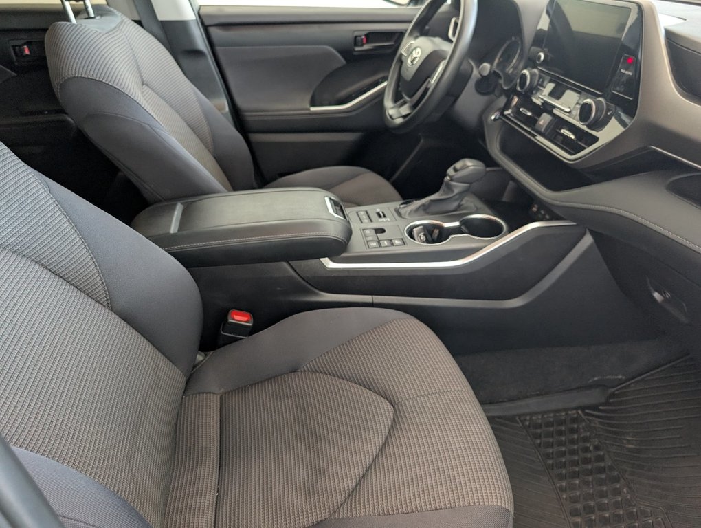 Toyota Highlander LE AWD, GARANTIE JUSQU EN 2028, 2023 à Magog, Québec - 9 - w1024h768px