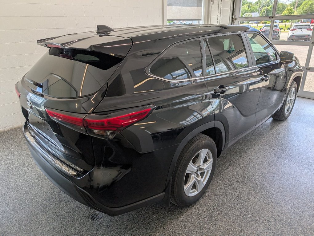 Toyota Highlander LE AWD, GARANTIE JUSQU EN 2028, 2023 à Magog, Québec - 3 - w1024h768px