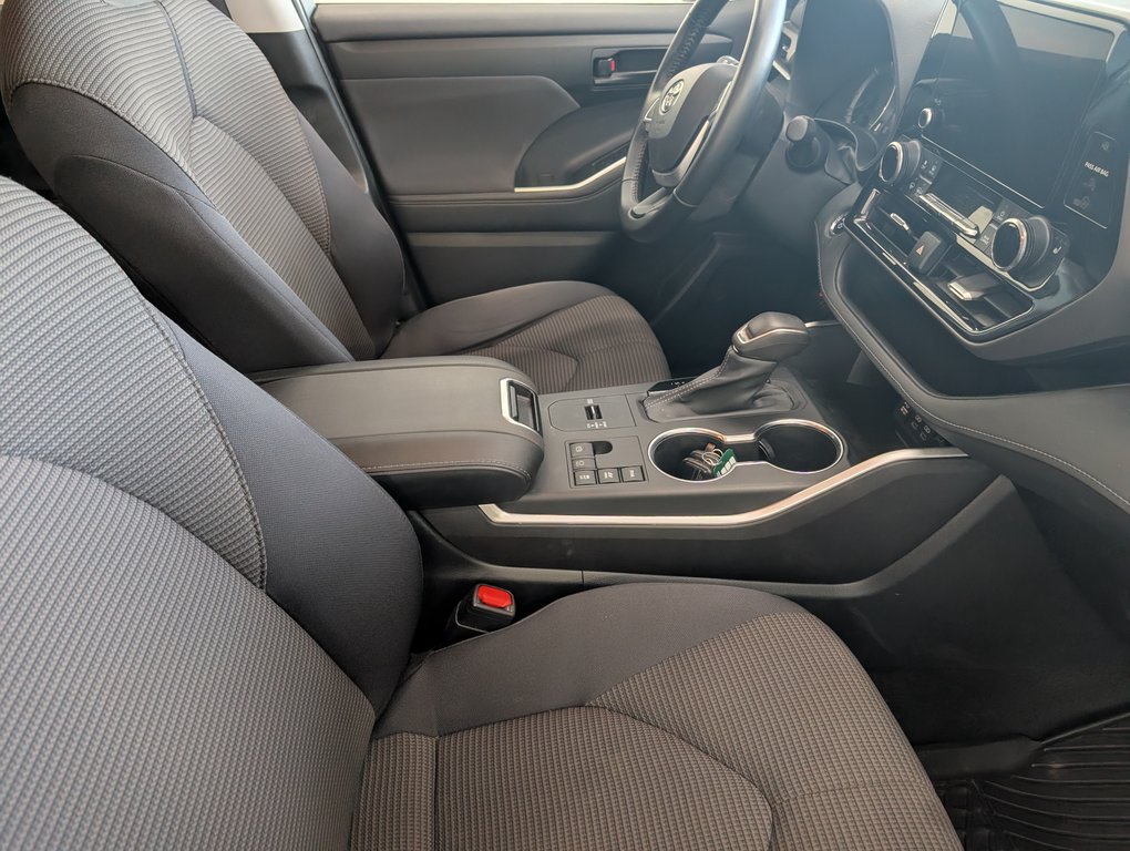 2023 Toyota Highlander hybrid LE AWD, GARANTIE JUSQU EN 2026, in Magog, Quebec - 8 - w1024h768px