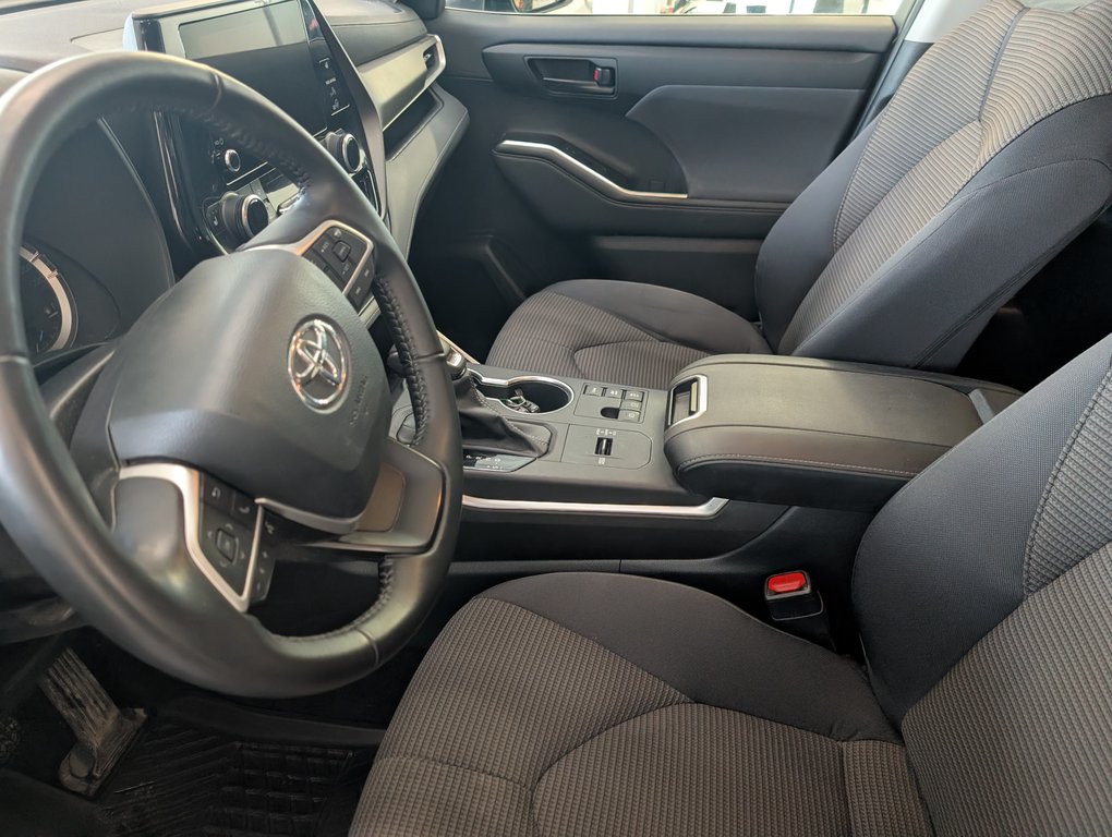 2023 Toyota Highlander hybrid LE AWD, GARANTIE JUSQU EN 2026, in Magog, Quebec - 11 - w1024h768px