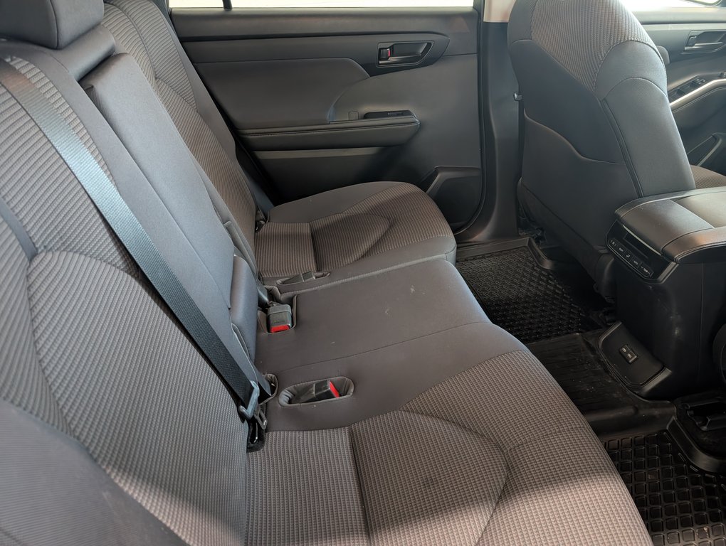 2023 Toyota Highlander hybrid LE AWD, GARANTIE JUSQU EN 2026, in Magog, Quebec - 7 - w1024h768px