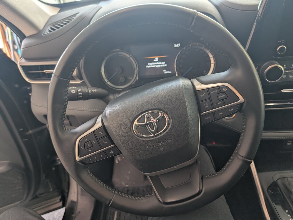 2023 Toyota Highlander hybrid LE AWD, GARANTIE JUSQU EN 2026, in Magog, Quebec - 15 - w1024h768px
