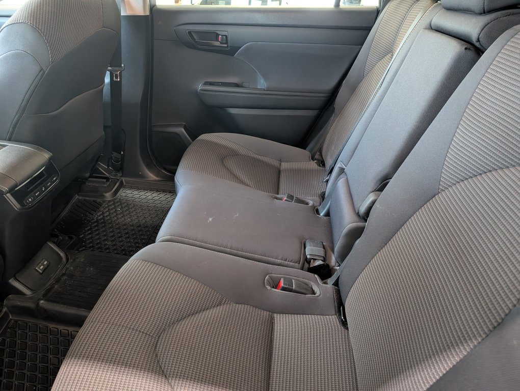2023 Toyota Highlander hybrid LE AWD, GARANTIE JUSQU EN 2026, in Magog, Quebec - 10 - w1024h768px