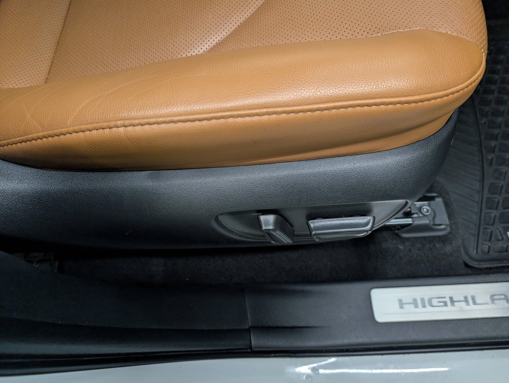 2023 Toyota Highlander LIMITED PLATINUM AWD, GARANTIE JUSQU EN 2026, in Magog, Quebec - 11 - w1024h768px