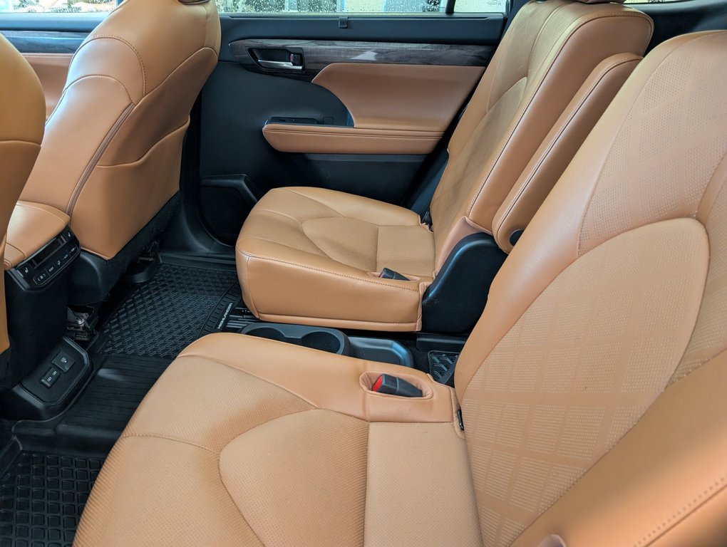 2023 Toyota Highlander LIMITED PLATINUM AWD, GARANTIE JUSQU EN 2026, in Magog, Quebec - 12 - w1024h768px