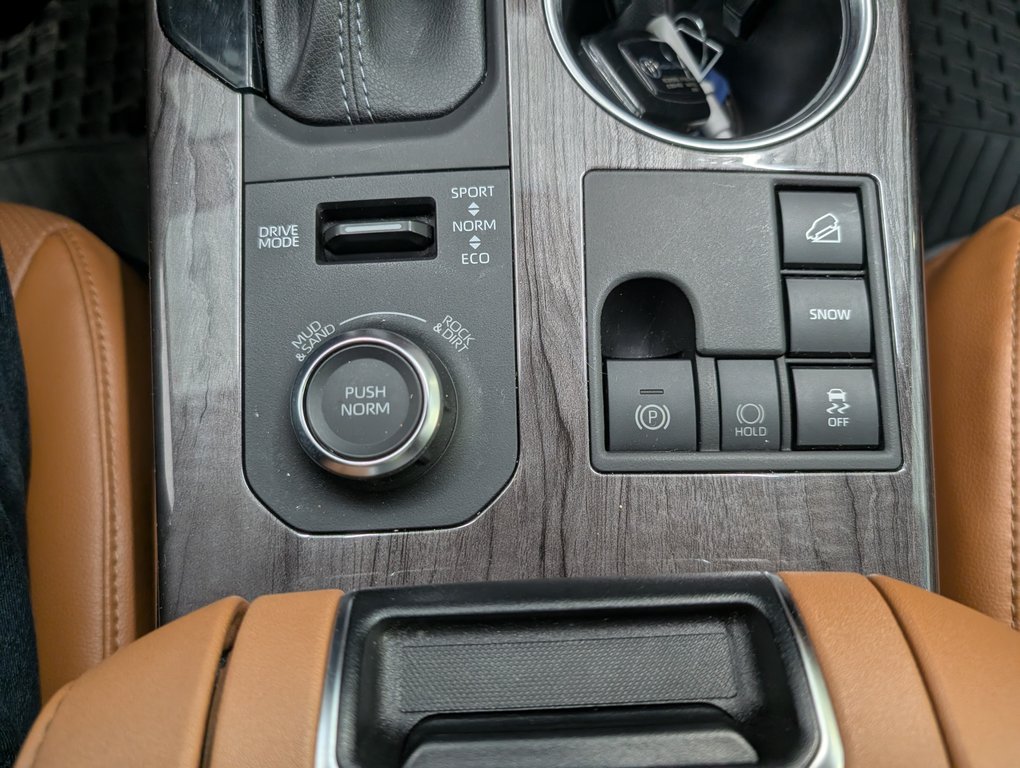 2023 Toyota Highlander LIMITED PLATINUM AWD, GARANTIE JUSQU EN 2026, in Magog, Quebec - 19 - w1024h768px