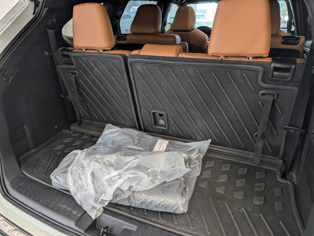 2023 Toyota Highlander LIMITED PLATINUM AWD, GARANTIE JUSQU EN 2026, in Magog, Quebec - 6 - w1024h768px